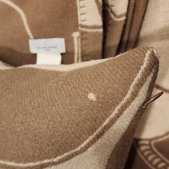 Willam Sonoma Home. New Forest Lambswool Throw and Matching Pillow. - Picture 12 of 12